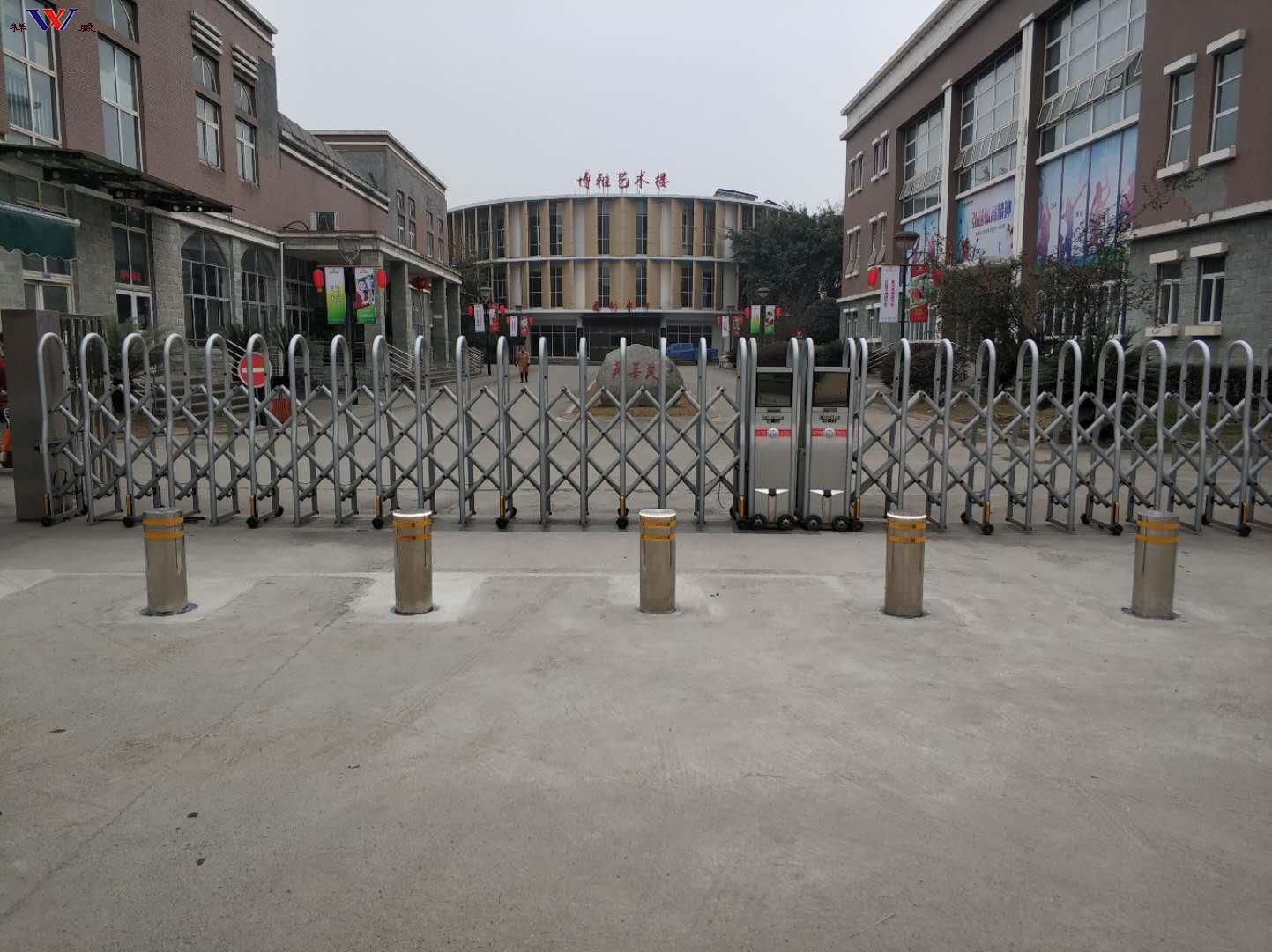 南充高铁站全自动升降柱