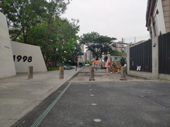 猛追湾某步行街升降柱安装完成